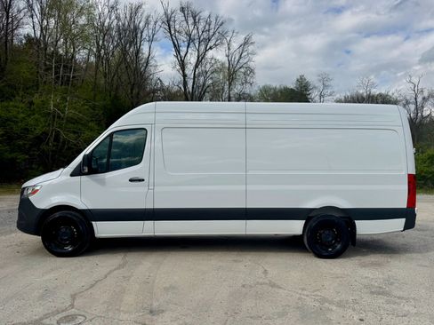 Used 2025 Mercedes-Benz Sprinter 2500 image 10