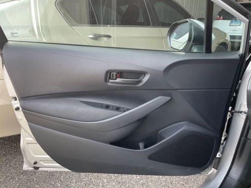 Used 2025 Toyota Corolla LE image 20