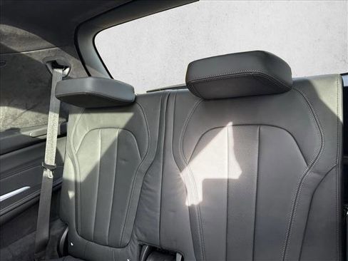 Used 2022 BMW X7 xDrive40i w/ M Sport Package image 17