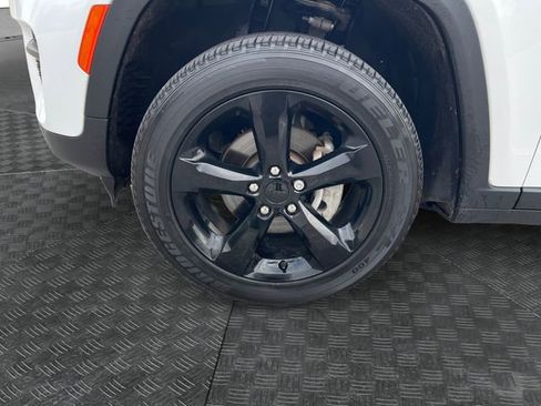 Used 2024 Jeep Grand Cherokee Altitude image 14