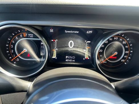 Used 2021 Jeep Gladiator Overland AWD/4WD image 14