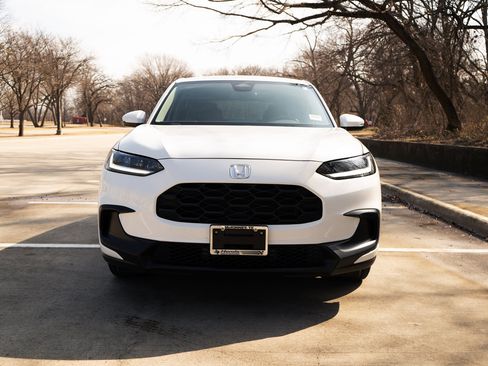 Used 2023 Honda HR-V LX image 3