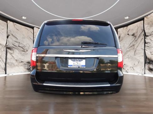 Used 2015 Chrysler Town & Country Touring-L w/ Driver Convenience Group FWD image 7
