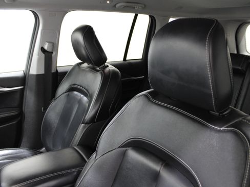 Used 2023 Jeep Grand Cherokee Limited w/ Black Appearance Package image 4