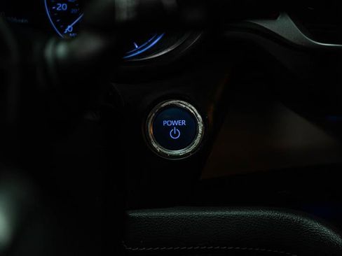 Used 2021 Toyota Sienna Limited image 19