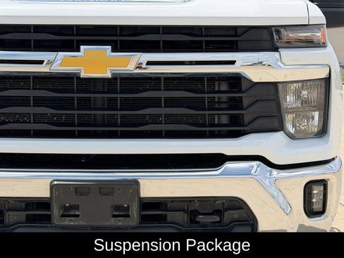 Used 2025 Chevrolet Silverado 2500 LT w/ Convenience Package AWD/4WD image 4