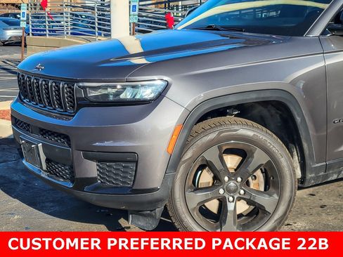 Used 2021 Jeep Grand Cherokee L Laredo image 2