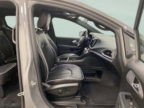 Used 2025 Chrysler Pacifica Limited w/ Uconnect Theater Family Group AWD/4WD image 29