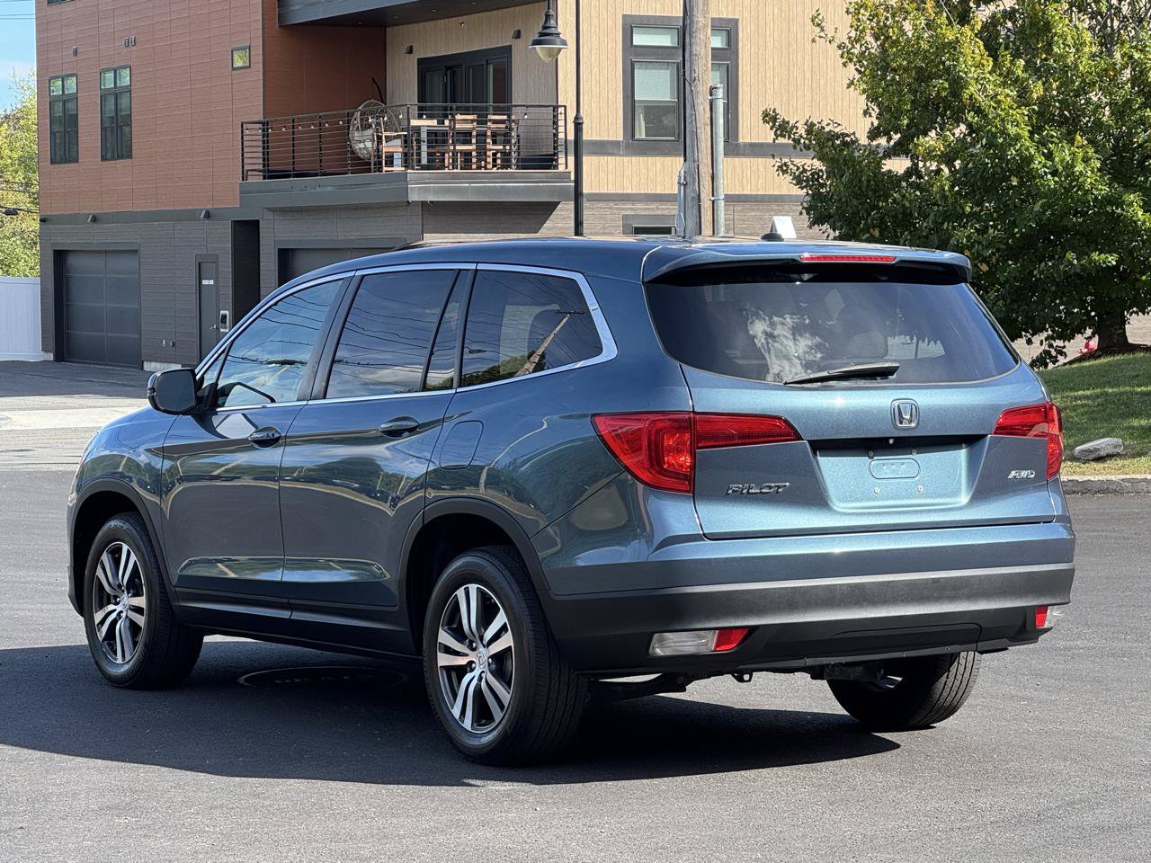 Used 2017 Honda Pilot EX-L image 4