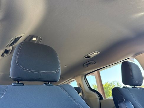 Used 2020 Chrysler Pacifica Touring image 23