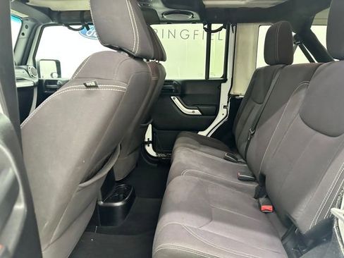 Used 2013 Jeep Wrangler Unlimited Sahara w/ Connectivity Group AWD/4WD image 17