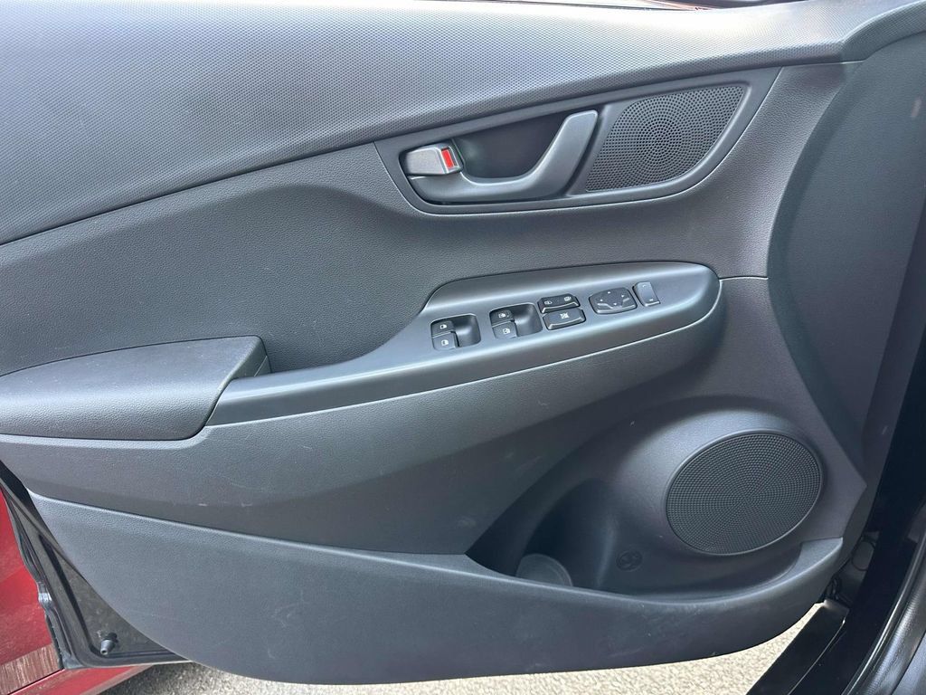 Certified 2023 Hyundai Kona SEL AWD/4WD image 16