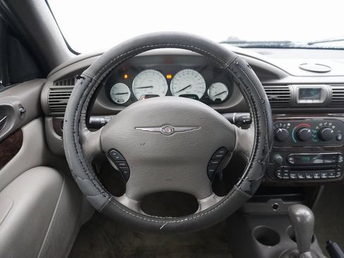Used 2005 Chrysler Sebring Limited w/ Electronics Convenience Group image 11