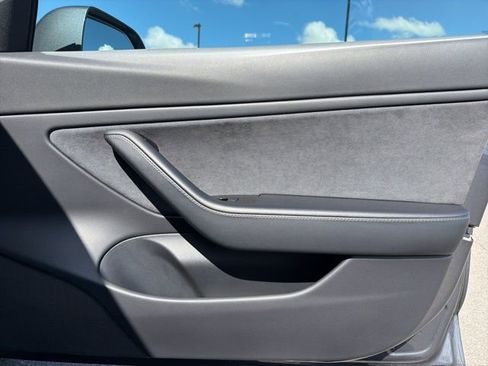 Used 2018 Tesla Model 3 Mid Range image 10