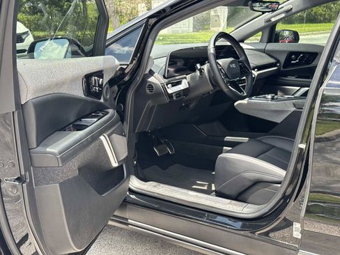 Certified 2025 Cadillac Optiq Sport 2 AWD/4WD image 13