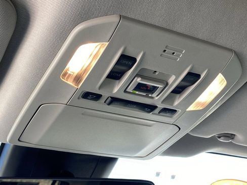 Used 2023 Toyota Highlander XLE image 22