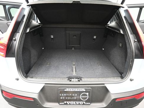Used 2025 Volvo XC40 B5 Plus AWD/4WD image 18