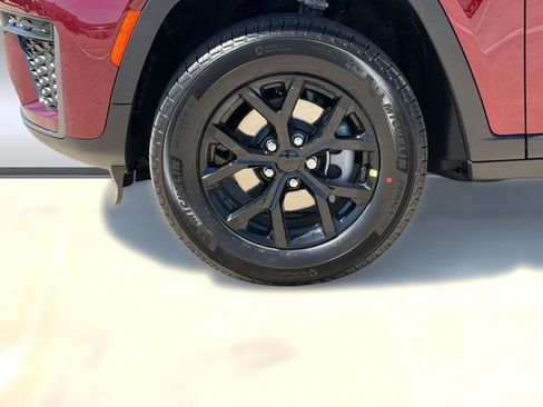 New 2026 Jeep Grand Cherokee Laredo image 12