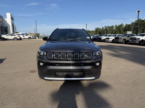 Used 2024 Jeep Compass Limited AWD/4WD image 2