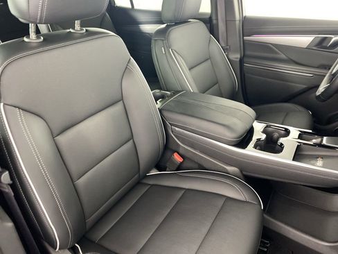 Used 2025 Buick Enclave Preferred image 29