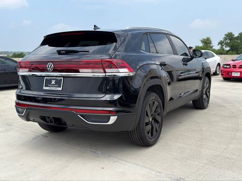 New 2026 Volkswagen Atlas Cross Sport SE FWD image 9