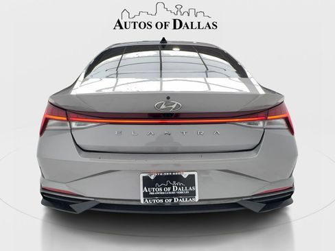 Used 2022 Hyundai Elantra SEL w/ Convenience + Premium Package FWD image 9