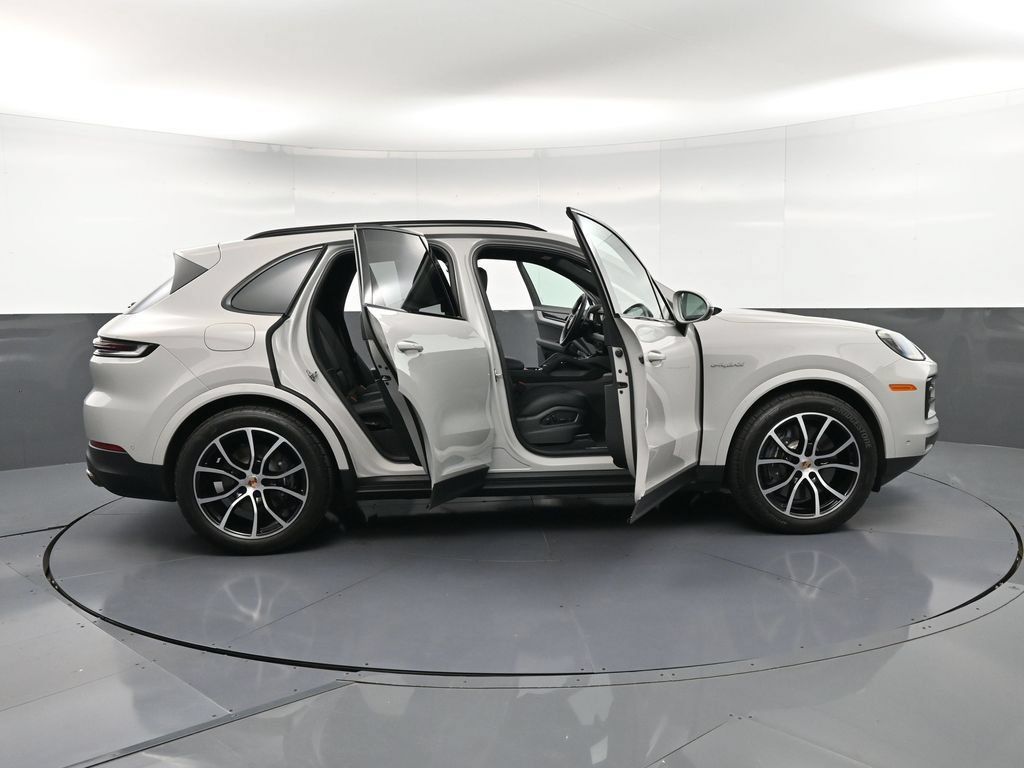 Certified 2026 Porsche Cayenne E-Hybrid AWD/4WD image 35