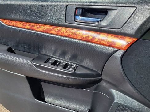 Used 2012 Subaru Outback 3.6R Limited w/ Moonroof Pkg image 12