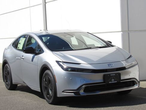 Used 2026 Toyota Prius Plug-In Hybrid FWD image 2