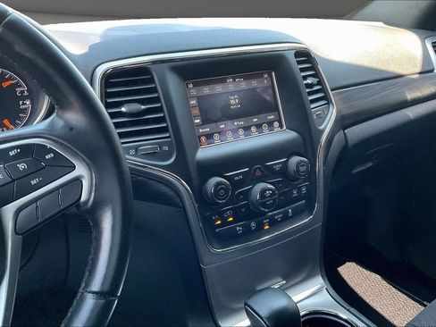 Used 2021 Jeep Grand Cherokee Laredo AWD/4WD image 11