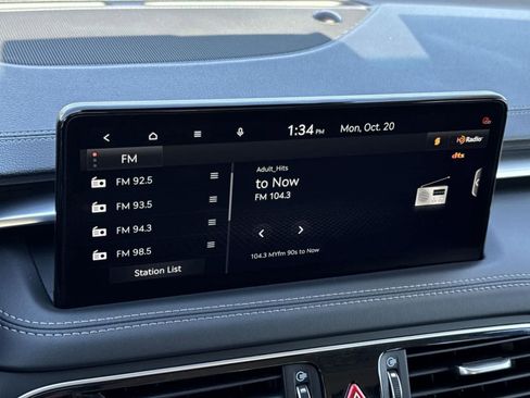 Used 2023 Genesis G70 2.0T image 16