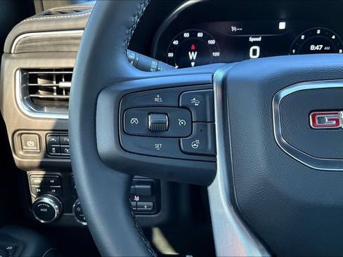 Used 2023 GMC Yukon XL SLT w/ SLT Premium Package AWD/4WD image 11