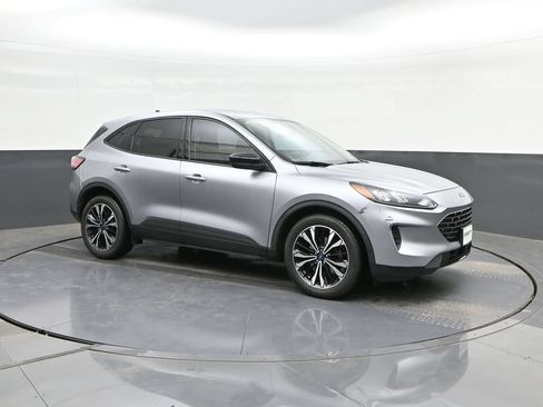 Used 2022 Ford Escape SE w/ SE Sport Appearance Package FWD image 16