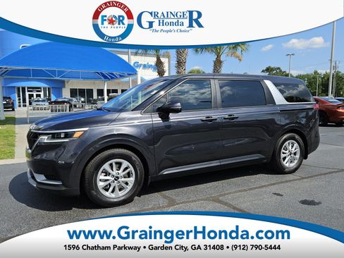 Used 2023 Kia Carnival LX FWD image 1
