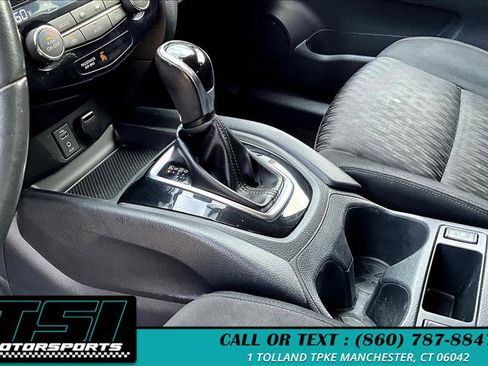 Used 2017 Nissan Rogue SV w/ SV Premium Package image 15