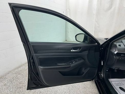 Used 2025 Nissan Altima 2.5 SV FWD image 11
