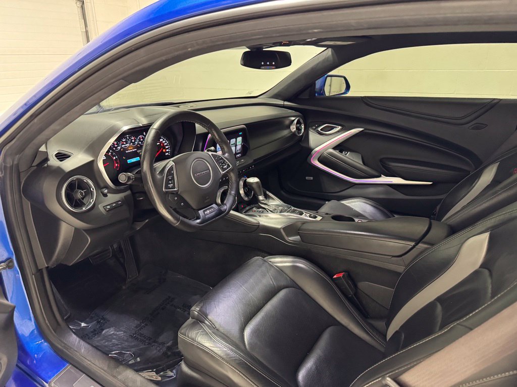 Used 2017 Chevrolet Camaro SS RWD image 9