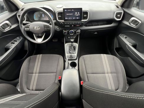 Used 2025 Hyundai Venue SEL FWD image 11