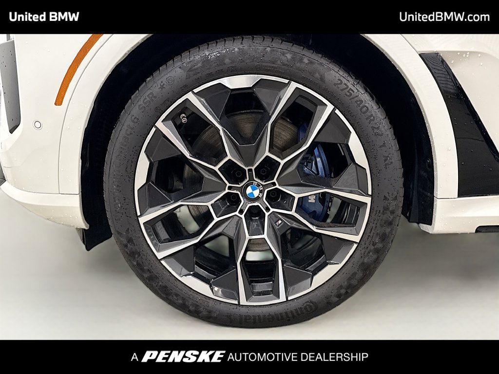 Used 2025 BMW X7 M60i AWD/4WD image 2