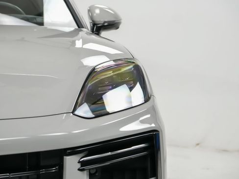 Used 2025 Porsche Cayenne Turbo AWD/4WD image 8