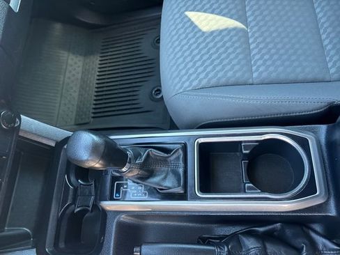 Used 2022 Toyota Tacoma SR5 w/ Technology Package AWD/4WD image 14