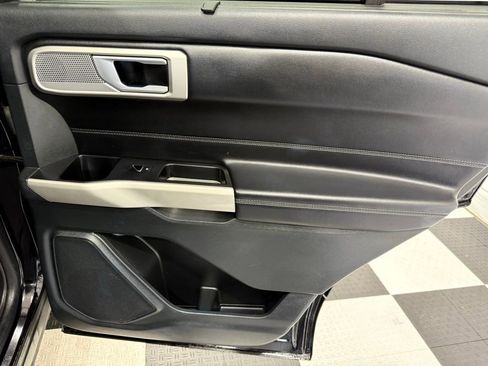 Used 2023 Ford Explorer Limited image 27
