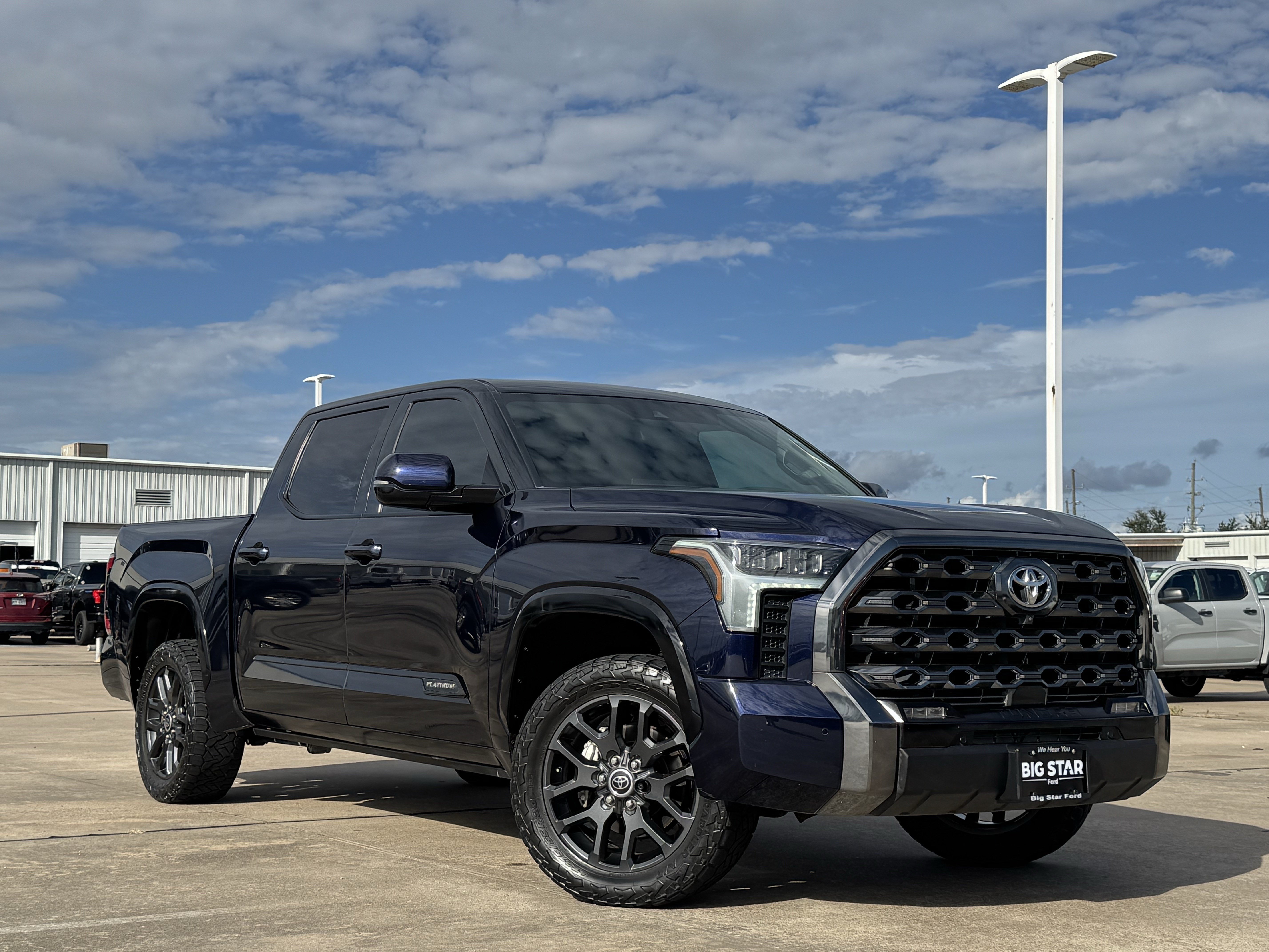 Used 2023 Toyota Tundra Platinum AWD/4WD image 2