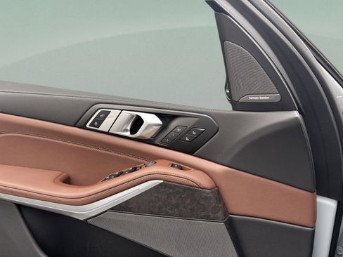 Used 2026 BMW X5 xDrive50e w/ Executive Package image 18