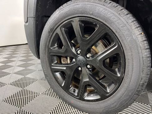 Used 2016 Jeep Renegade Latitude image 12