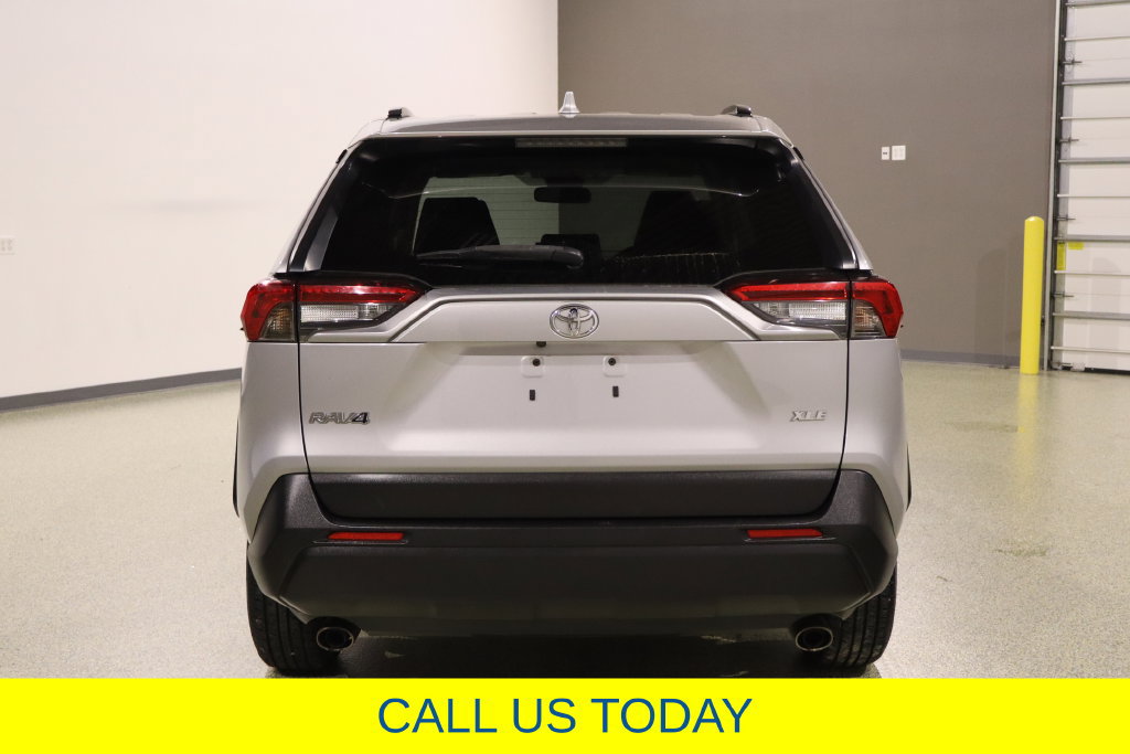 Used 2019 Toyota RAV4 XLE w/ Convenience Package FWD image 9