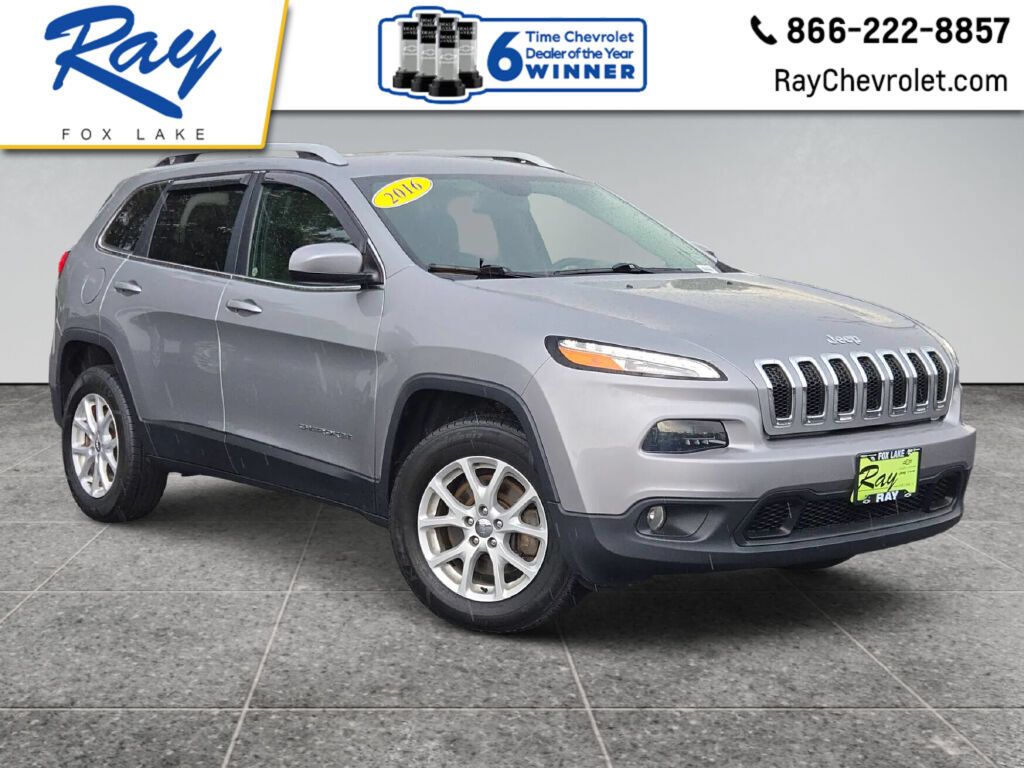Used 2016 Jeep Cherokee Latitude w/ Cold Weather Group AWD/4WD image 1