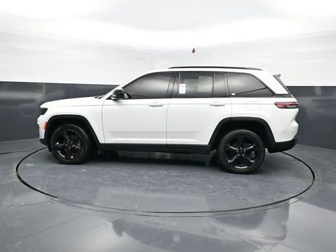 Used 2023 Jeep Grand Cherokee Limited AWD/4WD image 4