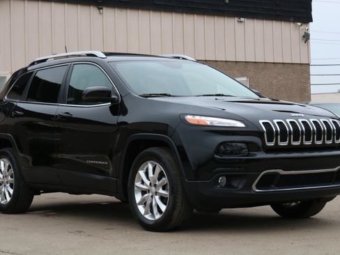 Used 2017 Jeep Cherokee Limited AWD/4WD image 6