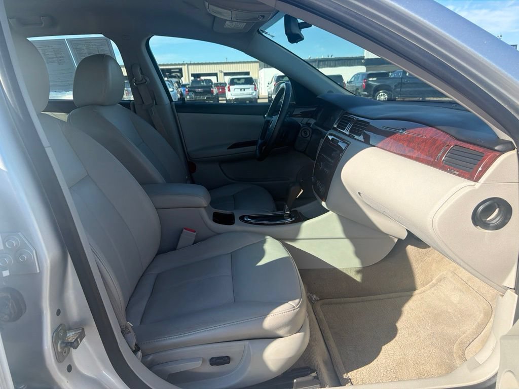 Used 2009 Chevrolet Impala LTZ FWD image 10